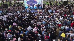 کلیپ تصویری: هم‌خوانی چند هزار نفری سلام فرمانده توسط دهه نودی‌ها در اصفهان